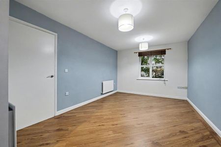2 bedroom ground floor flat to rent - Photo 3