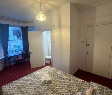 St. Swithuns Road, Bournemouth - Photo 4