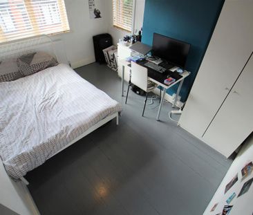 4 bedroom semi-detached house to rent - Photo 5