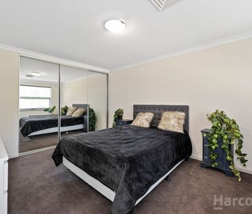 Well Presented Home overlooking park - Photo 6