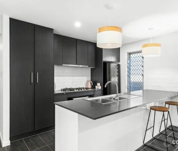 Modern Family Home! - Photo 5