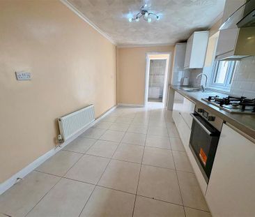 3 bedroom terraced house to rent - Photo 6