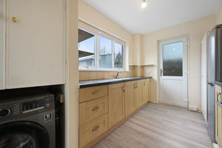 4 bedroom semi-detached house to rent - Photo 3