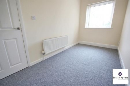 2 Bedroom House - End Terrace To Let - Photo 2