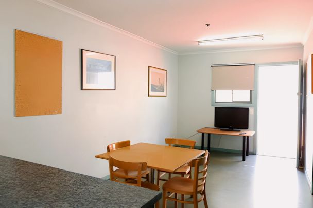 6 Bedroom Apartment - Photo 1