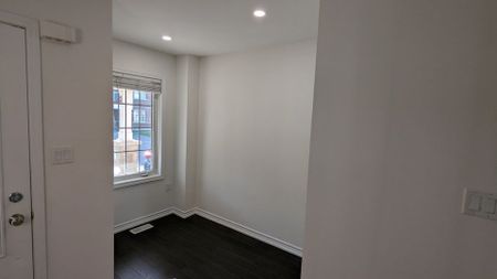 For Lease - 686 Laking Terrace, Milton, Ontario - Photo 4