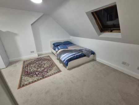 1 bedroom in a house share to rent - Photo 4