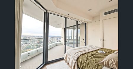 Spacious home at the heart of North Sydney with water view - Photo 4