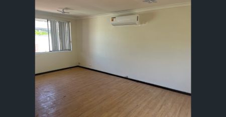 Convenient With Air Con - Photo 2