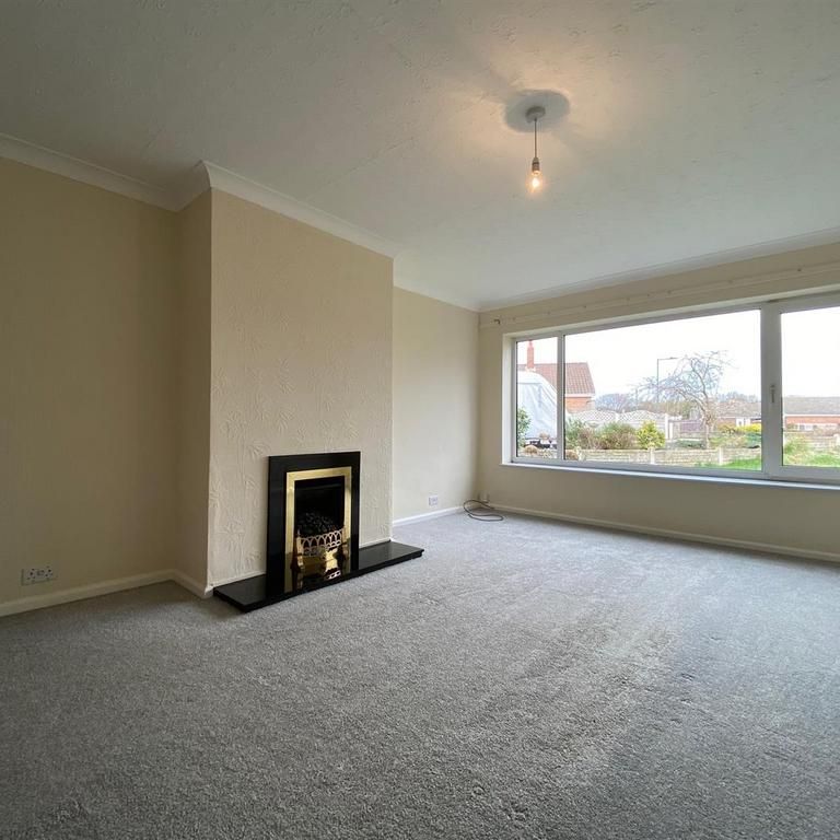 3 bedroom detached bungalow to rent - Photo 1