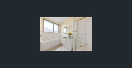 SPACIOUS 4-BEDROOM FAMILY HOME IN PRIME SYDENHAM LOCATION! - Photo 3