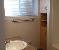 2 bed lower home near VIU - Photo 4