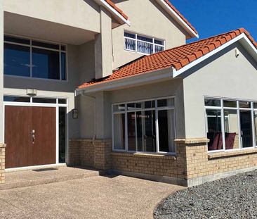 Large Executive Home - Photo 1