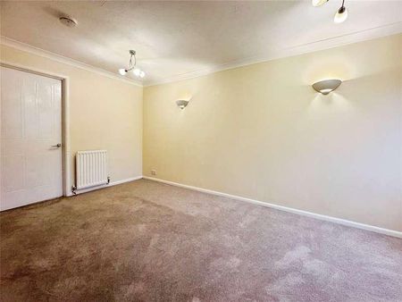 Cotterell Gardens, Twyford, Berkshire, RG10 - Photo 2