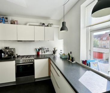 Rummelig og superflot 3 værelses lejlighed på attraktiv beliggenhed... - Photo 1