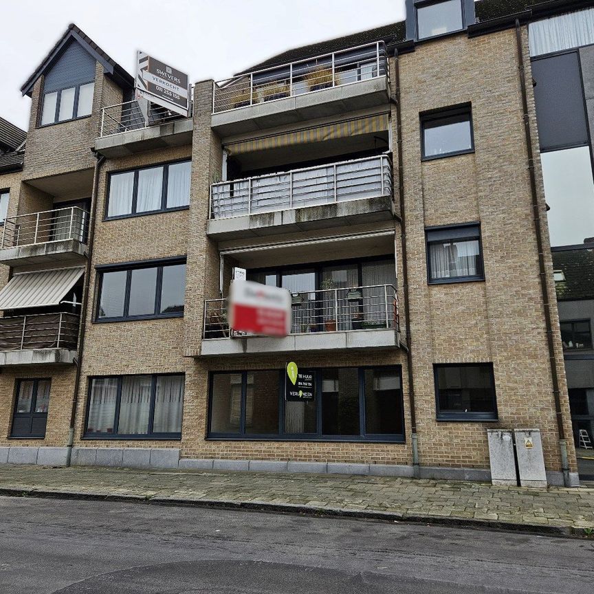 Ruim gelijkvloers appartement met 2 slpks en terras in het centrum van Mol! - Photo 1