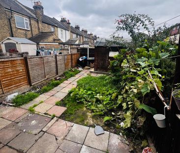 3 bedroom terraced house to rent - Photo 6