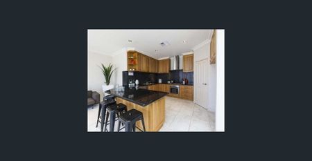 AMAZING 4x2x2 HOME LESS THAN 500m TO THE BEACH! DONT MISS OUT... - Photo 3