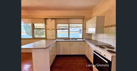Three-bedroom home near the station - Photo 4