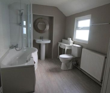 4 bedroom terraced house to rent - Photo 5