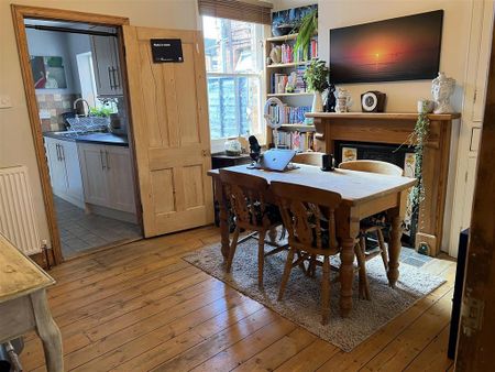 2 bedroom terraced house to rent - Photo 2