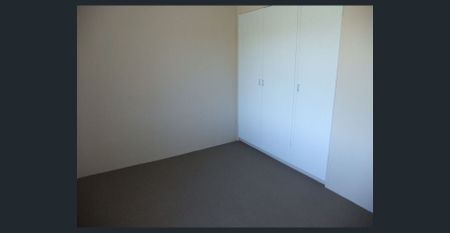 Spacious 3‑Bedroom Unit in Prime Chermside Location! - Photo 2