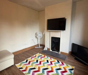 4 bedroom detached house to rent - Photo 2