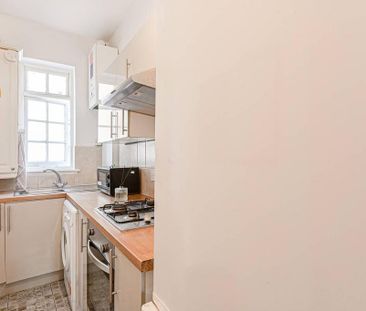3 bedroom flat to rent - Photo 2