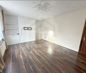 3 bedroom end of terrace house to rent - Photo 3