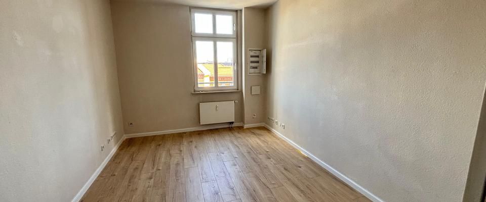 Für Sie in Sanierung! 4-Raum-Wohnung direkt am Hasselbachplatz - Photo 1