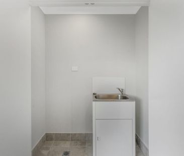 Private Street-Facing Position in Austral! - Photo 5