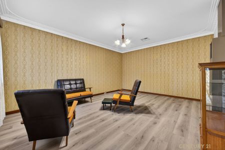 Well Presented, Great Location! - Photo 2