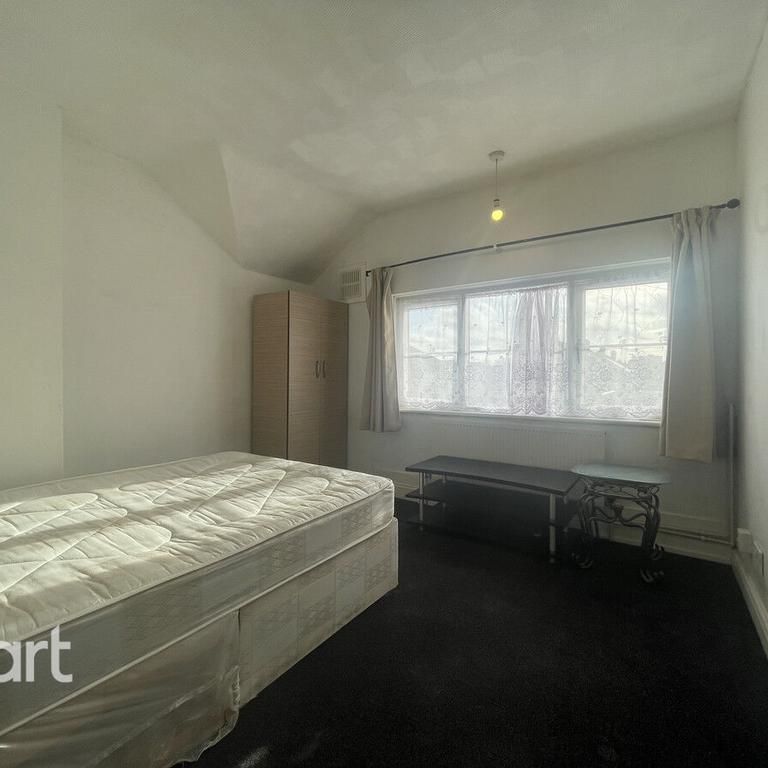 1 bedroom in a house share to rent - Photo 1