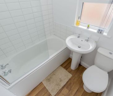 1 bedroom in a house share to rent - Photo 4