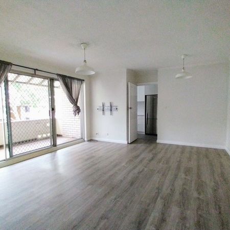 Renovated Apartment In Ultra Convenient Location - Photo 3