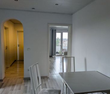 *Racano Immobilien* Großzügige 4 Zimmer Wohnung mit Balkon. - Photo 1