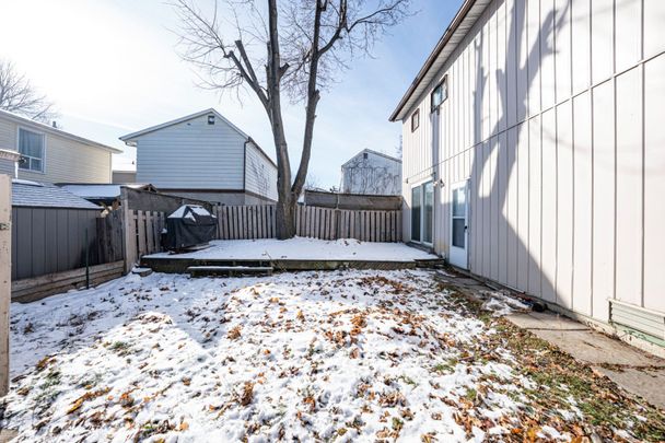 For Lease - 22 Hazelglen Court, Brampton, Ontario - Photo 1