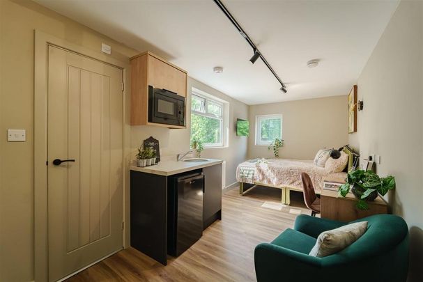 6 bedroom terraced house to rent - Photo 1
