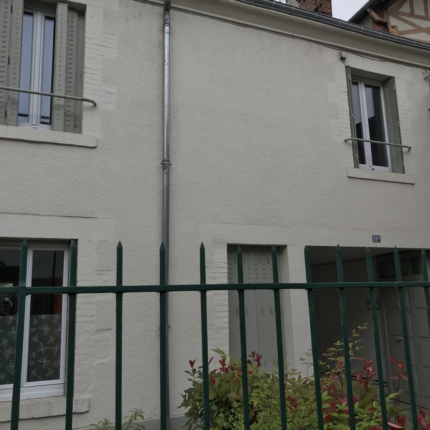 Location Appartement 1 pièce 24m² ORLEANS 45000 - Photo 1