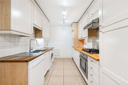 A superb two bedroom apartment set within a beautiful period building. - Photo 3