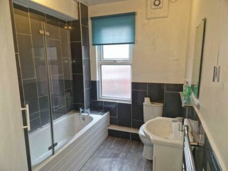 2 Bedroom Mid Terraced House for rent in Harold Mount - Photo 5