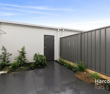 Modern Living - Photo 3