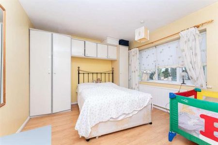 St Mary's Avenue, UB2 - Photo 3