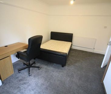 6 bedroom detached house to rent - Photo 3