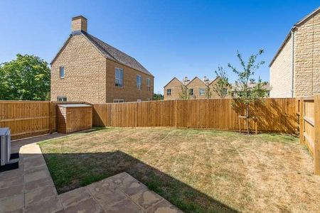 Sivewright Way, Cirencester, Gloucestershire, GL7 - Photo 4