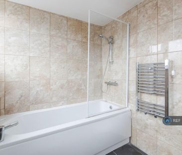 1 bedroom in a house share to rent - Photo 6