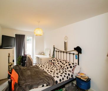 2 bedroom maisonette to rent East Street, Southend On Sea, SS2 - Photo 5
