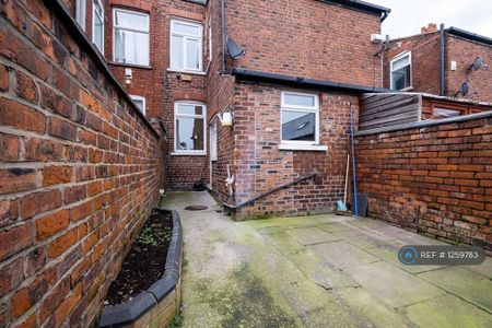 3 bedroom terraced house to rent - Photo 5