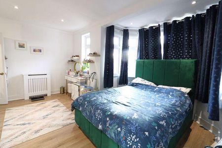 3 bedroom end of terrace house to rent - Photo 4