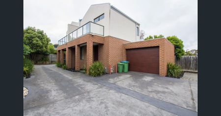 Prime Location - Photo 3